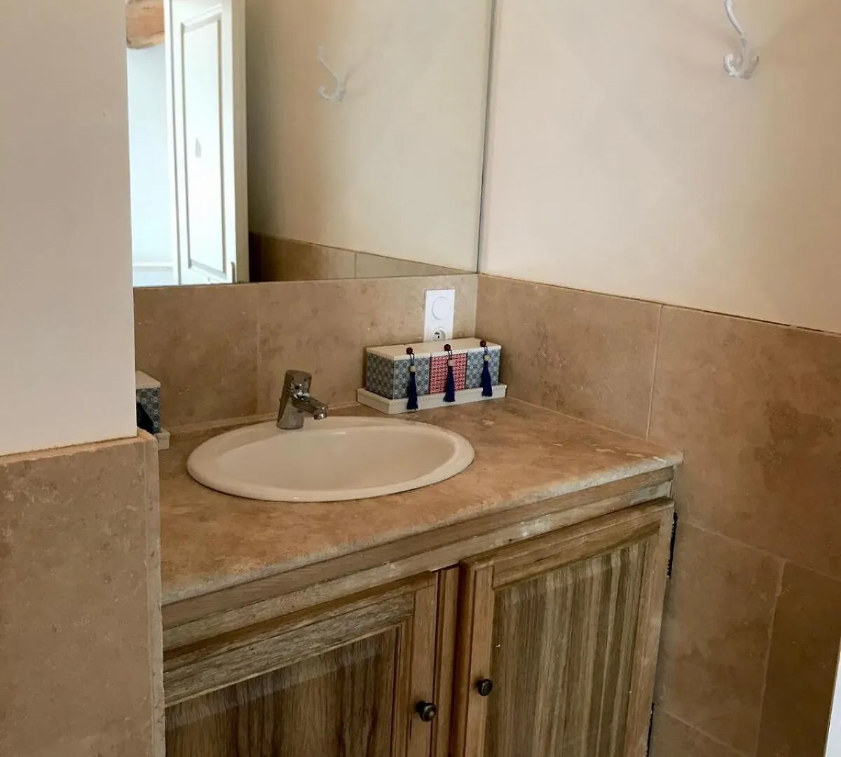 Gite Dans Un Mas Provencal Avec Jacuzzi Oppede 0*,