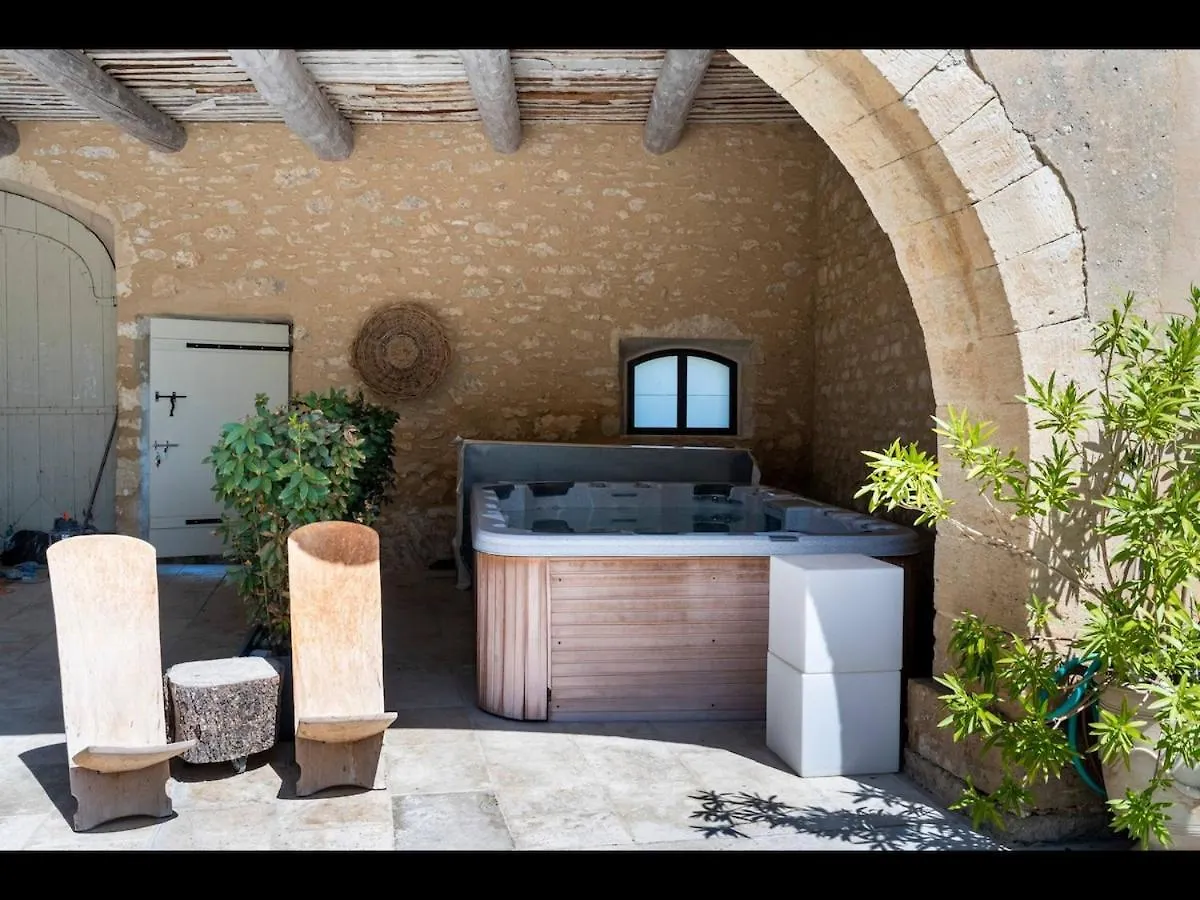 Holiday home Gite Dans Un Mas Provencal Avec Jacuzzi Oppede